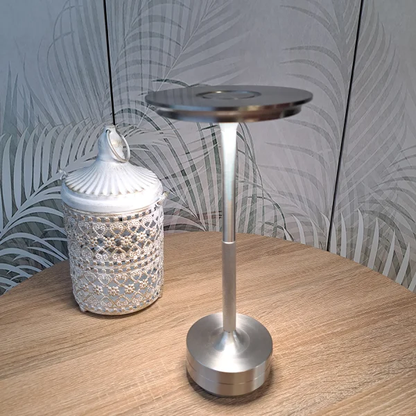 LAMPADA DA TAVOLO LED RICARICABILE SENZA FILI 213LM NICHEL IP44 ESTIVA