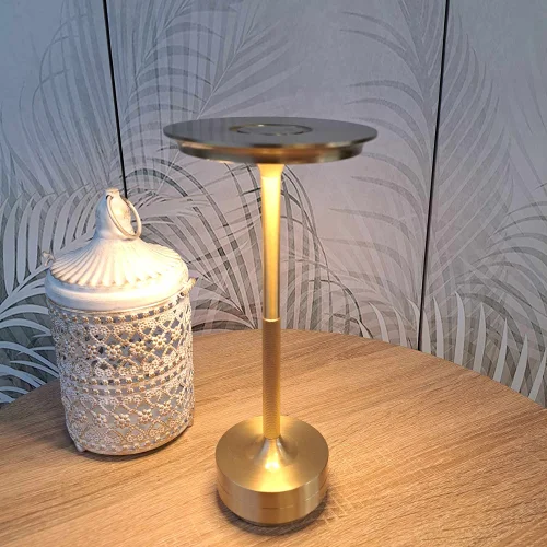 LAMPADA DA TAVOLO LED RICARICABILE SENZA FILI 213LM ORO IP44 ESTIVA