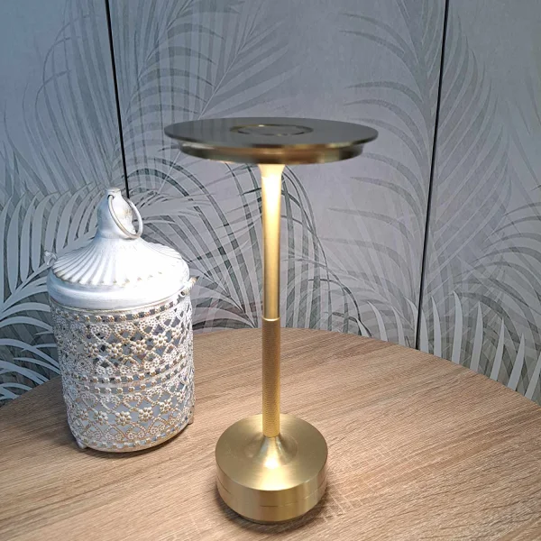 LAMPADA DA TAVOLO LED RICARICABILE SENZA FILI 213LM ORO IP44 ESTIVA