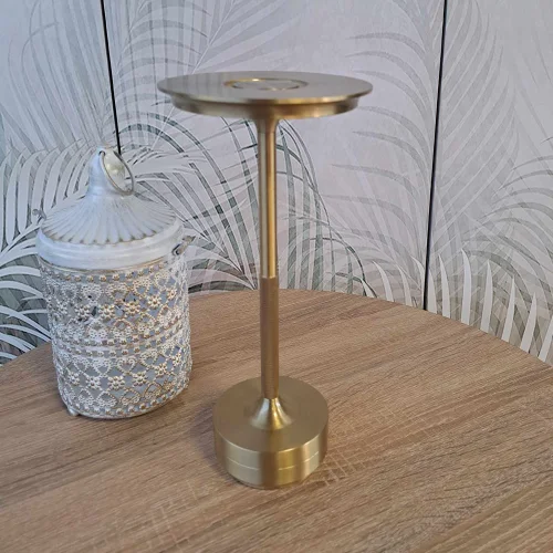 LAMPADA DA TAVOLO LED RICARICABILE SENZA FILI 213LM ORO IP44 ESTIVA