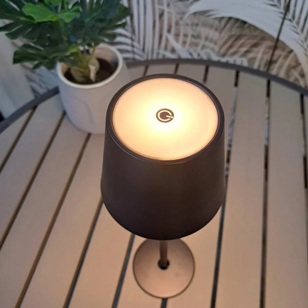 LAMPADA DA TAVOLO LED RICARICABILE SENZA FILI 229LM NERA IP44 SIRANA LAMPADA DA TAVOLO LED RICARICABILE SENZA FILI 229LM NERA IP44 SIRANA