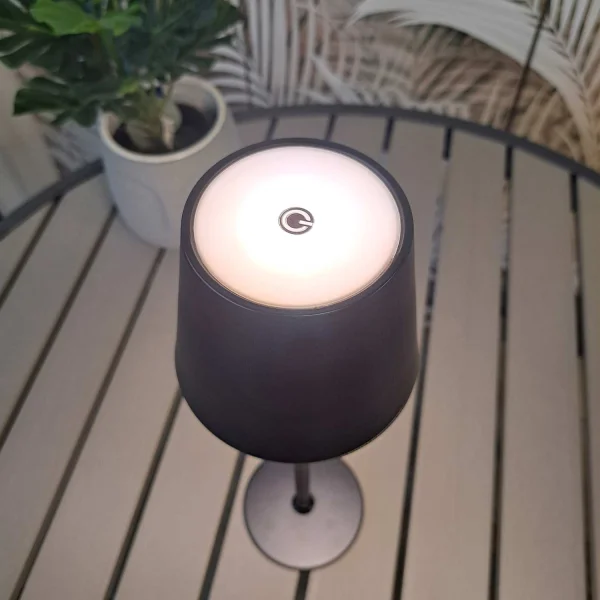 LAMPADA DA TAVOLO LED RICARICABILE SENZA FILI 229LM NERA IP44 SIRANA LAMPADA DA TAVOLO LED RICARICABILE SENZA FILI 229LM NERA IP44 SIRANA