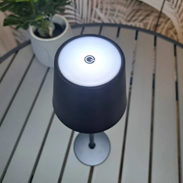 LAMPADA DA TAVOLO LED RICARICABILE SENZA FILI 229LM NERA IP44 SIRANA LAMPADA DA TAVOLO LED RICARICABILE SENZA FILI 229LM NERA IP44 SIRANA