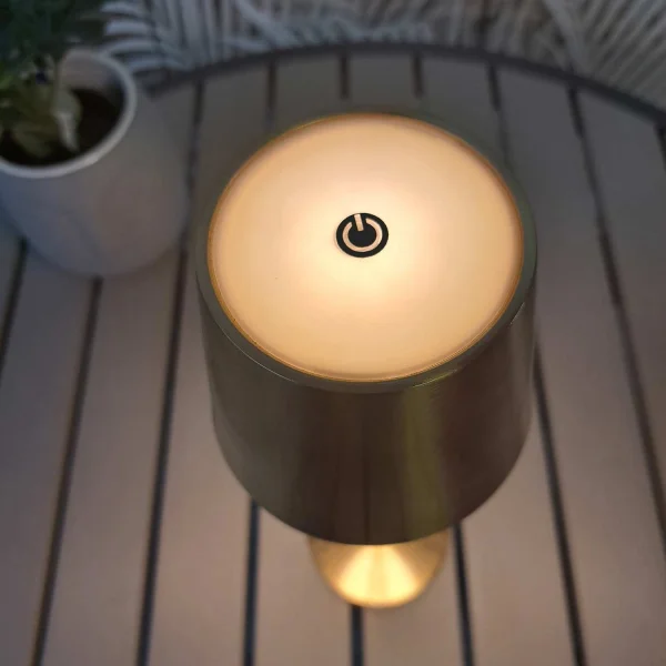 LAMPADA DA TAVOLO LED RICARICABILE SENZA FILI 229LM DORATA IP44 SIRANA LAMPADA DA TAVOLO LED RICARICABILE SENZA FILI 229LM DORATA IP44 SIRANA