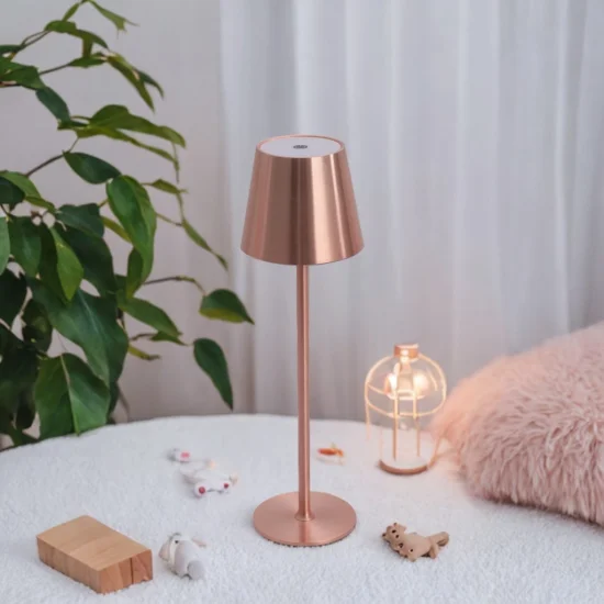LAMPADA DA TAVOLO LED RICARICABILE SENZA FILI 229LM ORO ROSA IP44 SIRANA