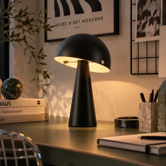 LAMPADA DA TAVOLO IN ACCIAIO VERNICIATO NERO E27 CHANTERELLE